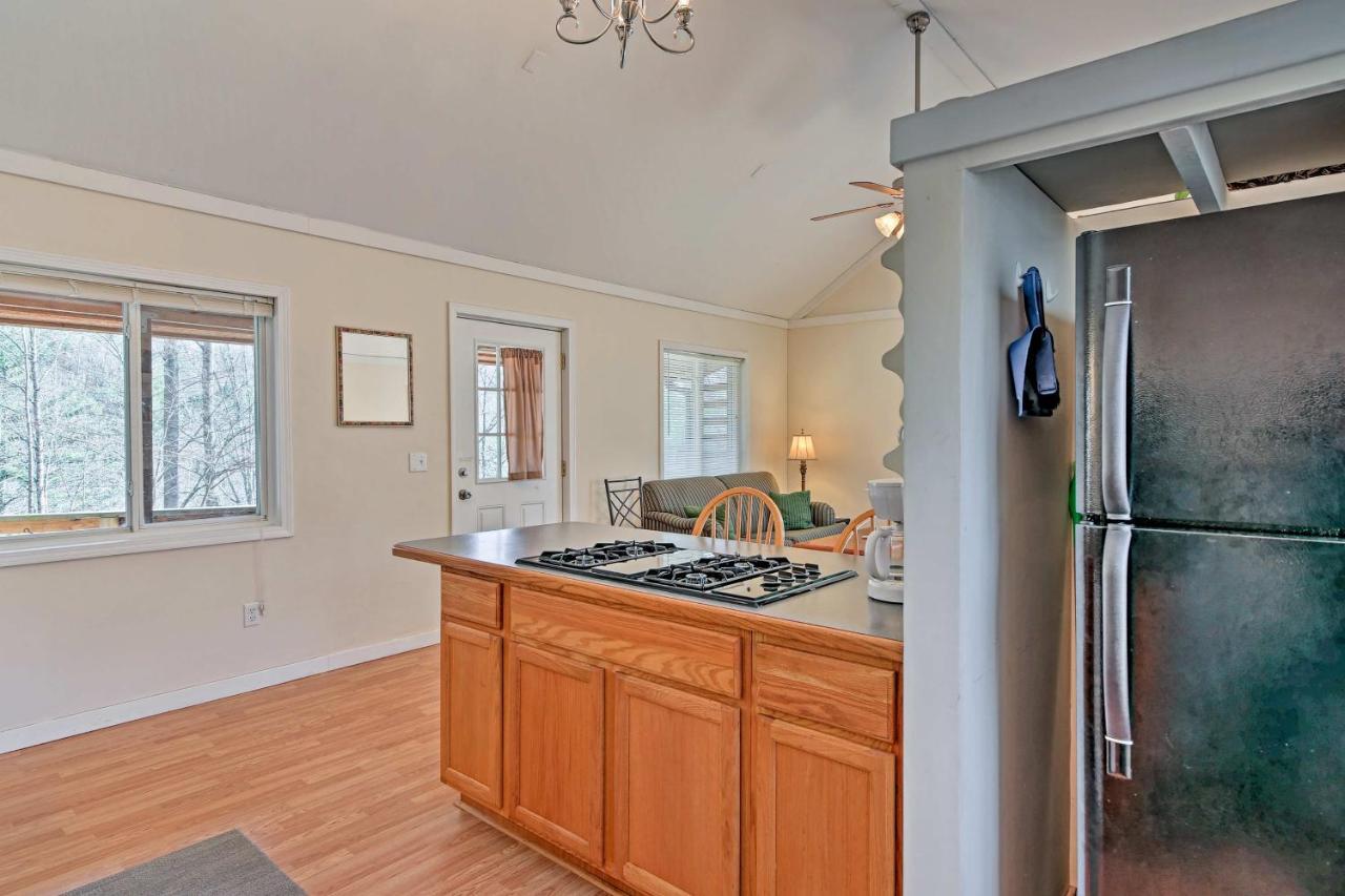 Cozy The Woodshop Cabin With Deck And Forest Views! Robbinsville Esterno foto